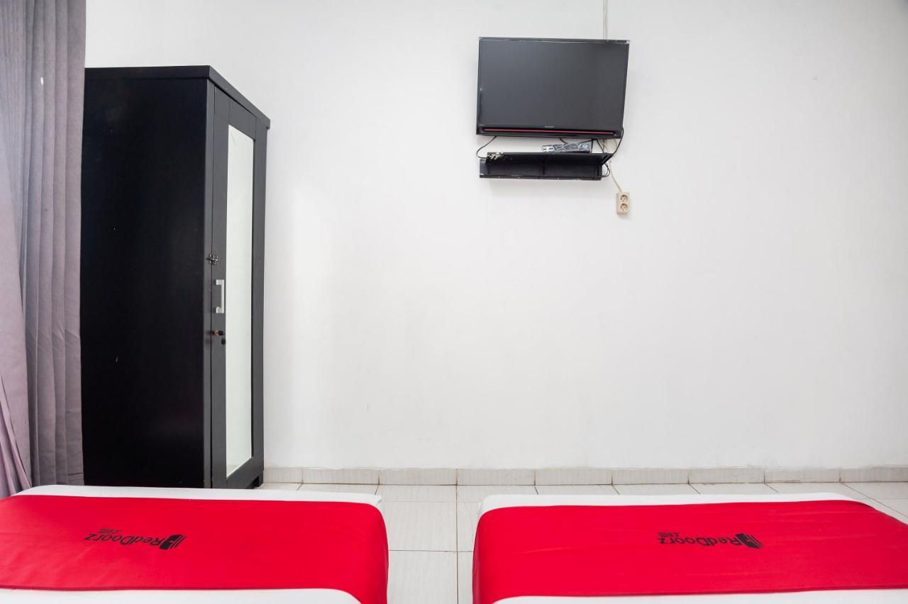 Reddoorz Syariah Near Grand Galaxy Park Hotel Ceger Exterior photo