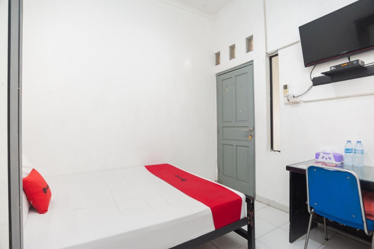 Reddoorz Syariah Near Grand Galaxy Park Hotel Ceger Exterior photo