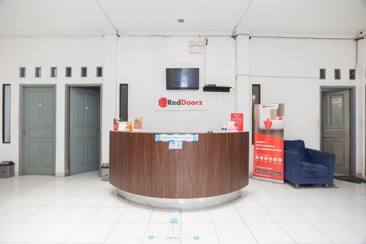 Reddoorz Syariah Near Grand Galaxy Park Hotel Ceger Exterior photo