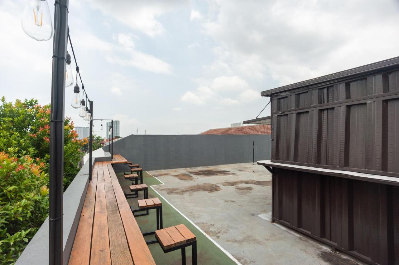 Reddoorz Syariah Near Grand Galaxy Park Hotel Ceger Exterior photo