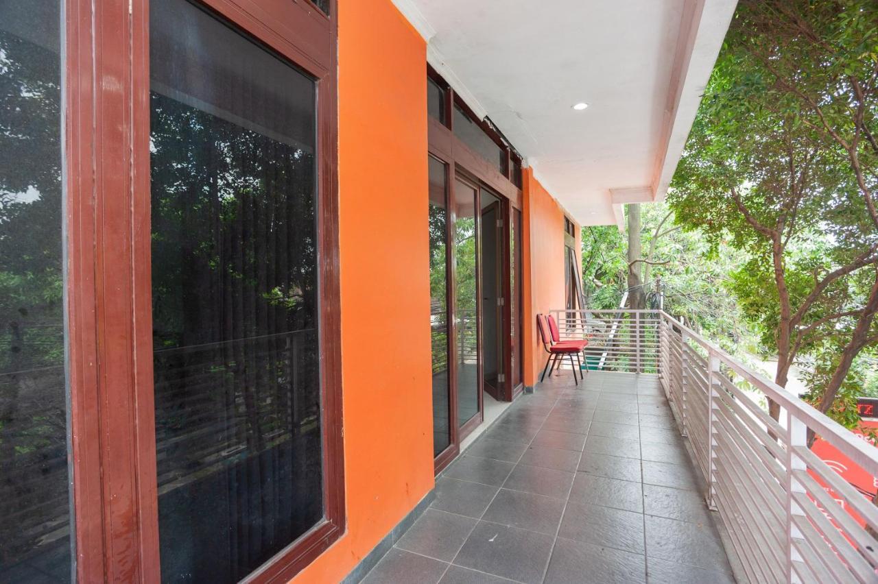 Reddoorz Syariah Near Grand Galaxy Park Hotel Ceger Exterior photo